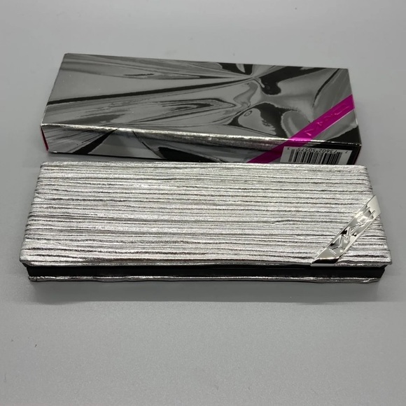 Mac shiny prety face compact fair - Picture 3 of 4